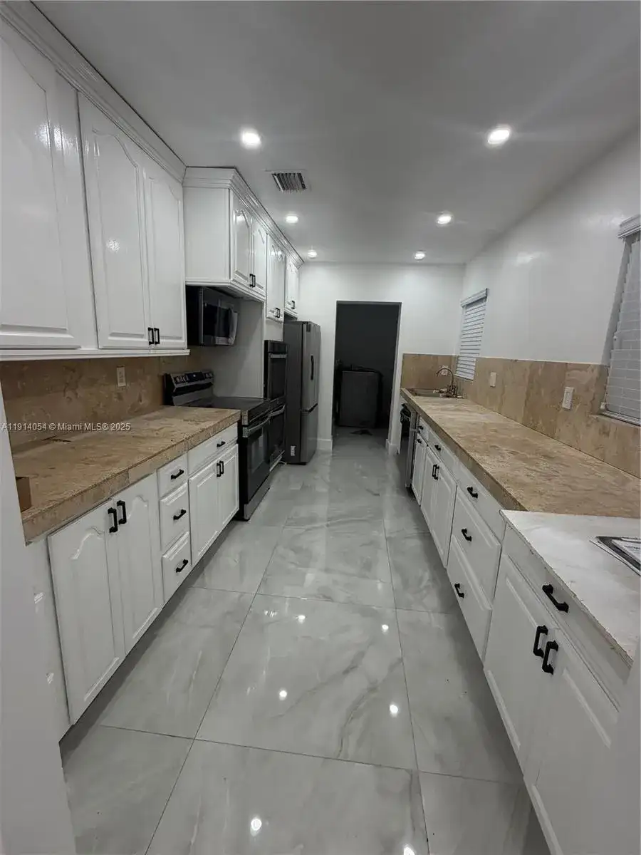 1311 NW 176th Ter, Miami Gardens FL 33169 photo 5