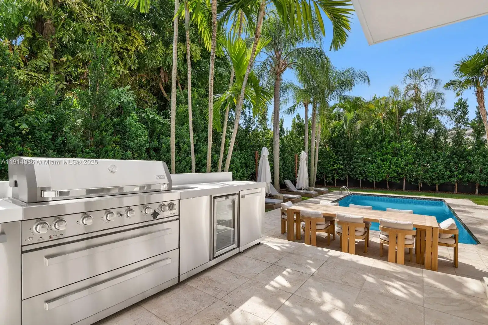 7155 E Lago Dr, Coral Gables FL 33143 photo 3