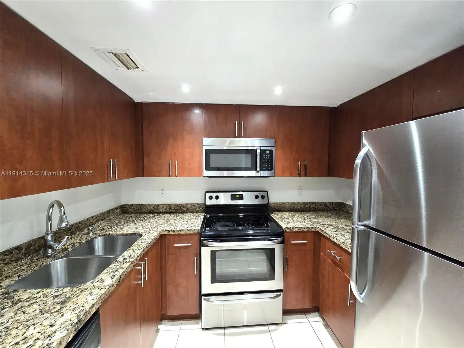 6940 Miami Gardens Dr # 319, Hialeah FL 33015 photo 2