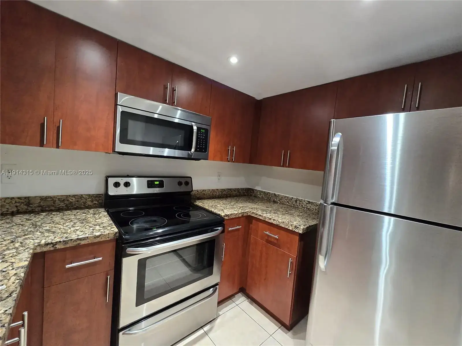 6940 Miami Gardens Dr # 319, Hialeah FL 33015 photo 4