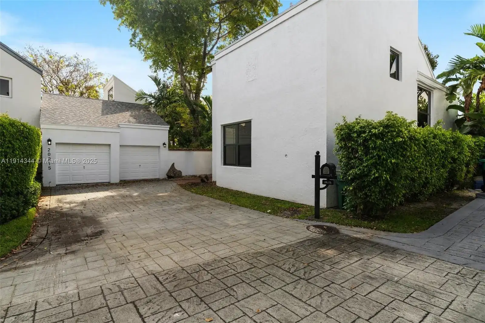 20215 W Oak Haven Cir, Miami FL 33179 photo 3
