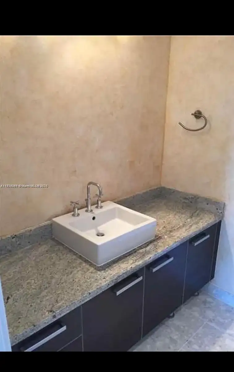 185 SW 7th St # 2505, Miami FL 33130 photo 3