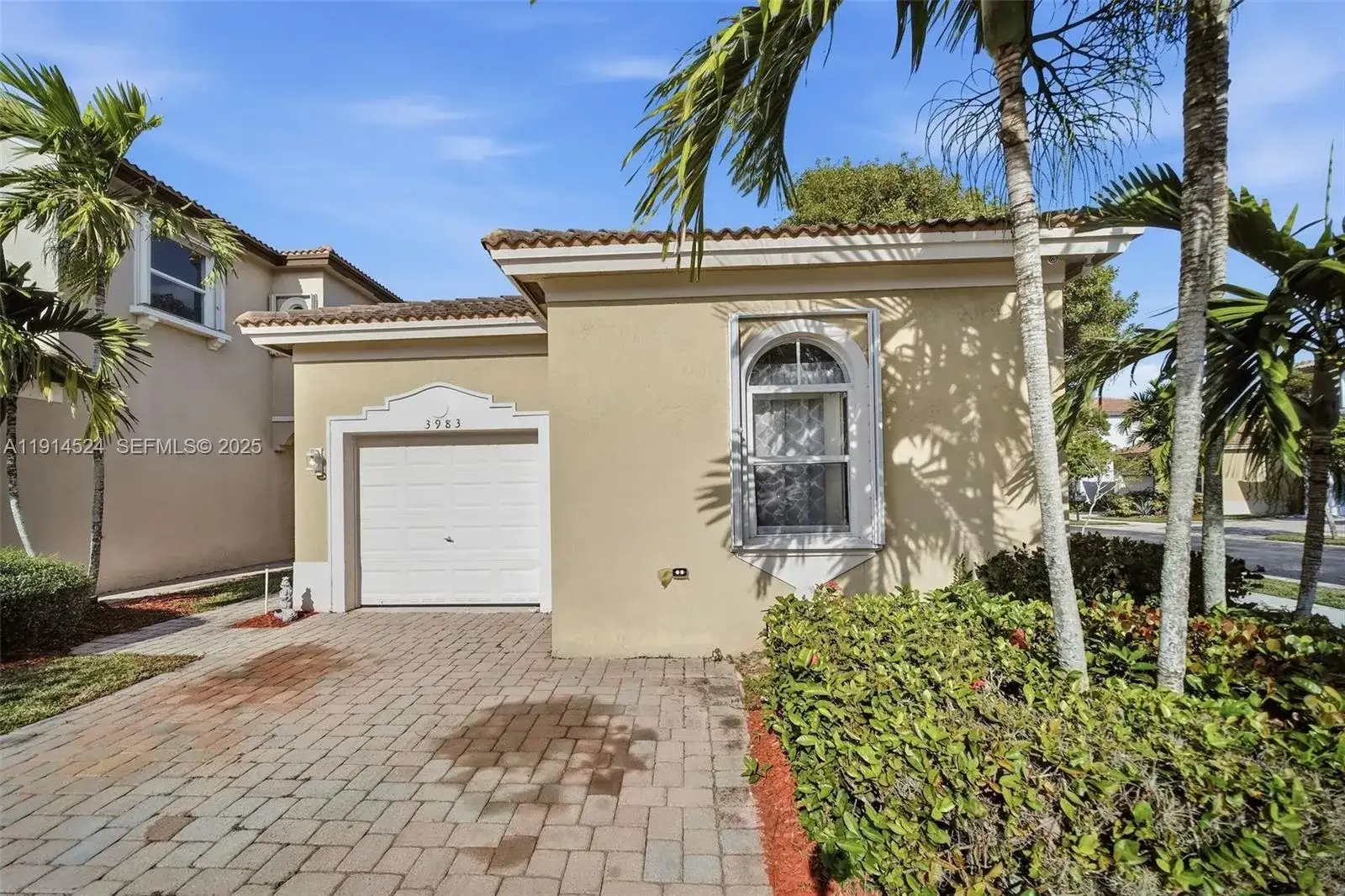 3983 NE 12th Dr, Homestead FL 33033 photo 2