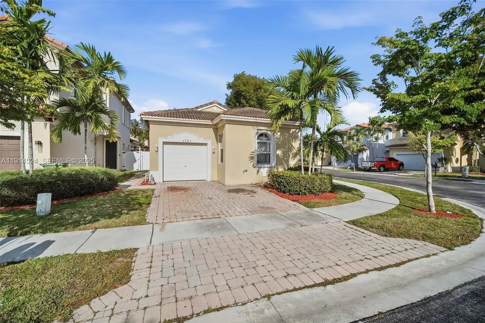 3983 NE 12th Dr, Homestead FL 33033 photo 3