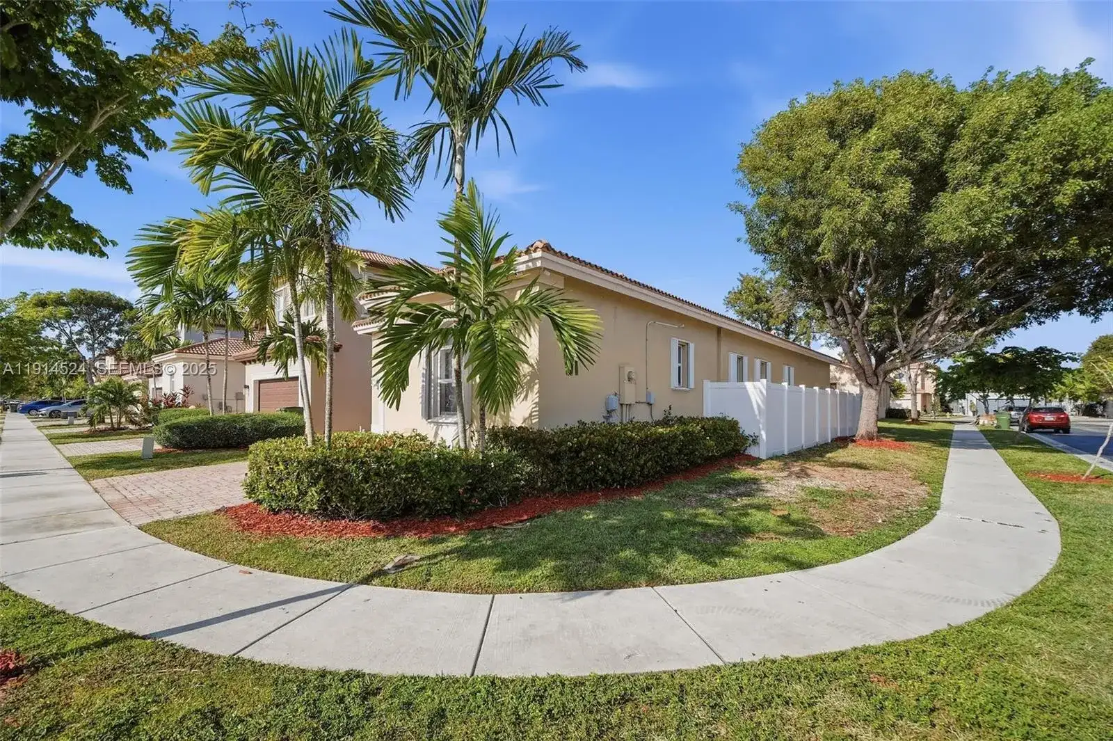 3983 NE 12th Dr, Homestead FL 33033 photo 4