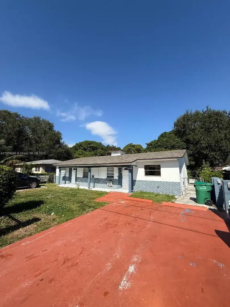 1371 NE 150th St, Miami FL 33161 photo 2