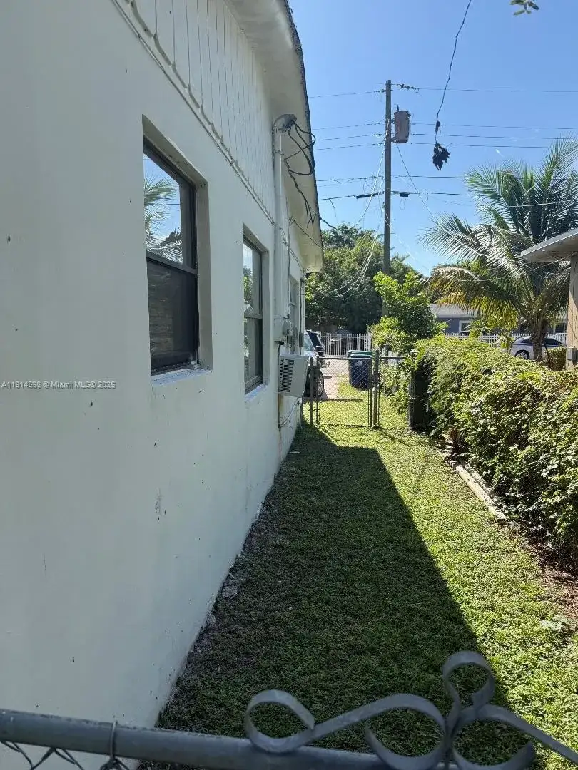 1371 NE 150th St, Miami FL 33161 photo 4