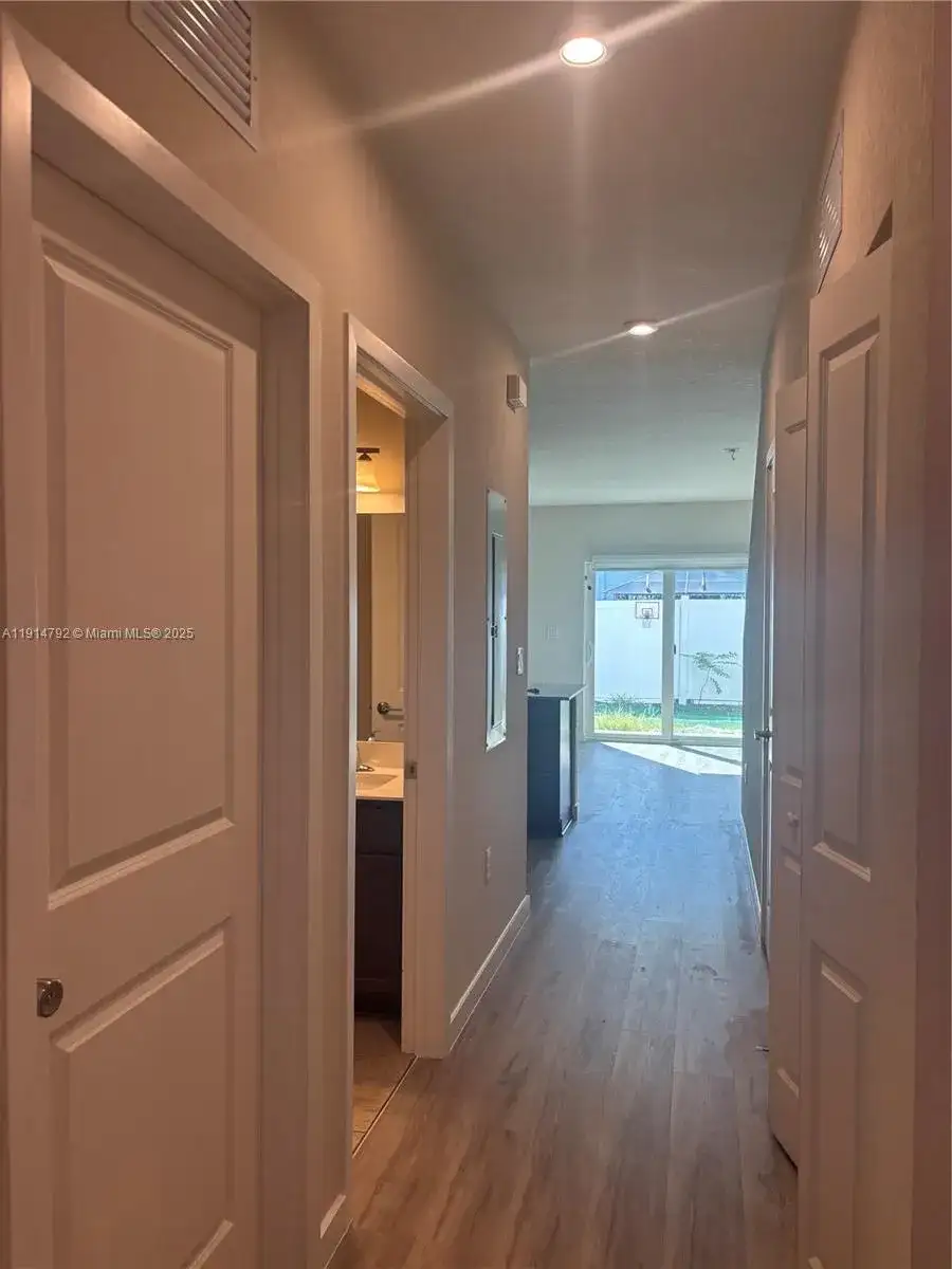 1021 NW 5 # 1021, Florida City FL 33034 photo 2