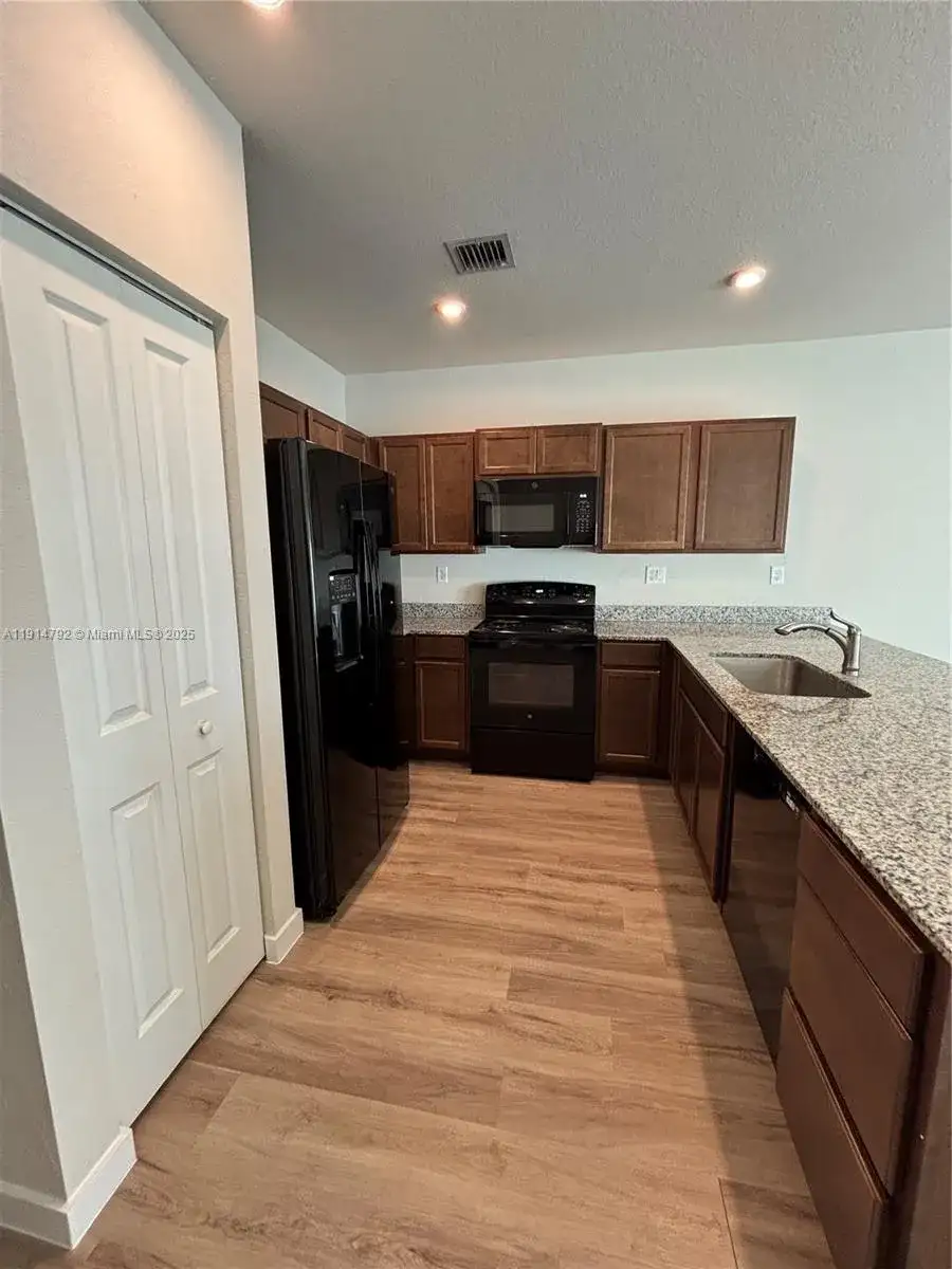 1021 NW 5 # 1021, Florida City FL 33034 photo 4