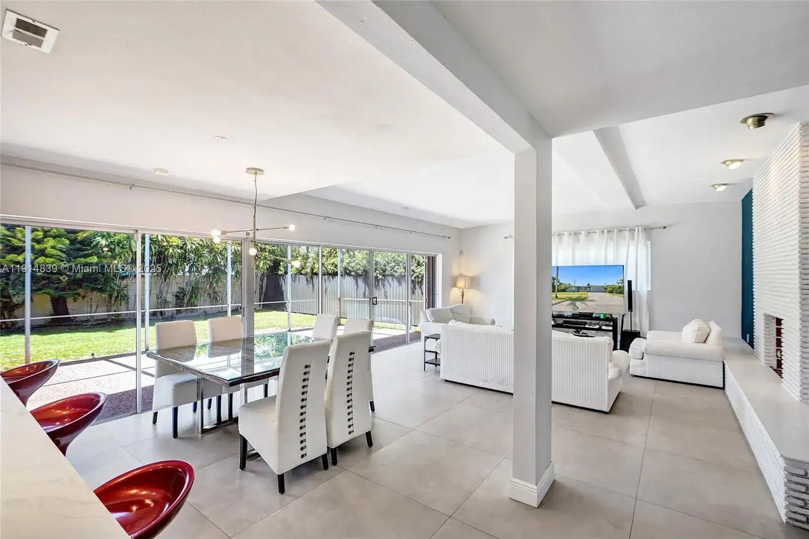 1940 NE 185th Ter, North Miami Beach FL 33179 photo 3
