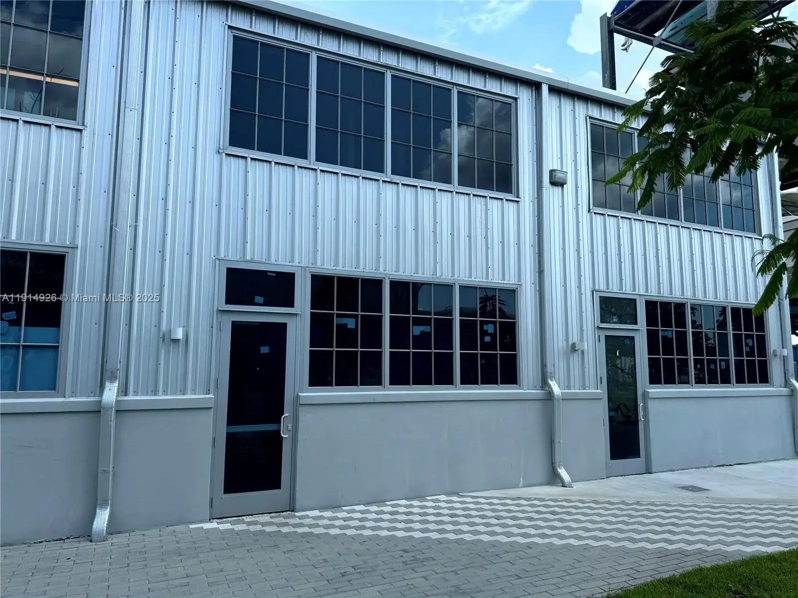3385 Pan American Dr, Miami FL 33133 photo 4