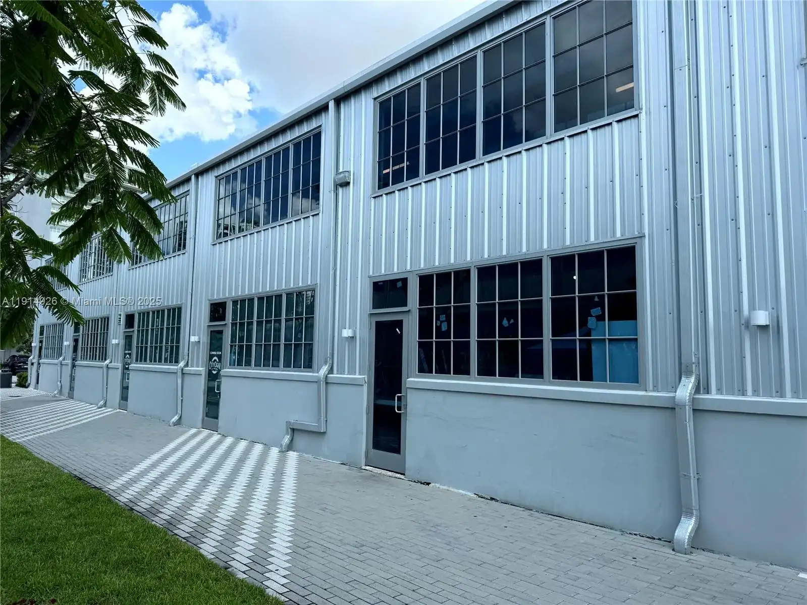 3385 Pan American Dr, Miami FL 33133 photo 5