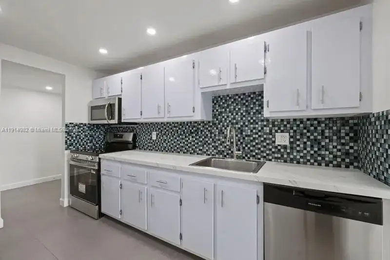 4174 Inverrary Dr # 902, Lauderhill FL 33319 photo 2