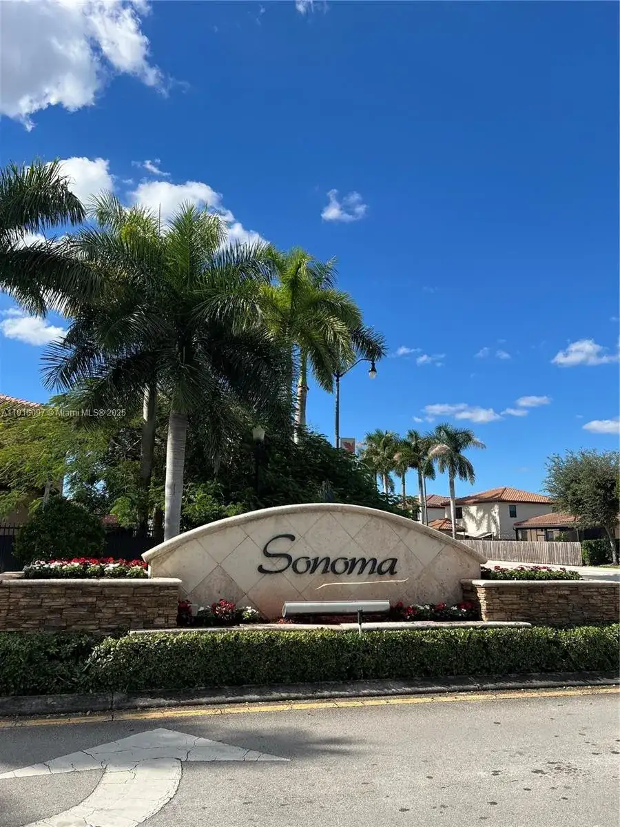 517 SE 34th Ter, Homestead FL 33033 photo 3
