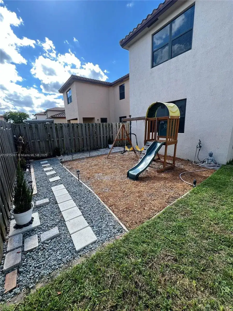 517 SE 34th Ter, Homestead FL 33033 photo 4