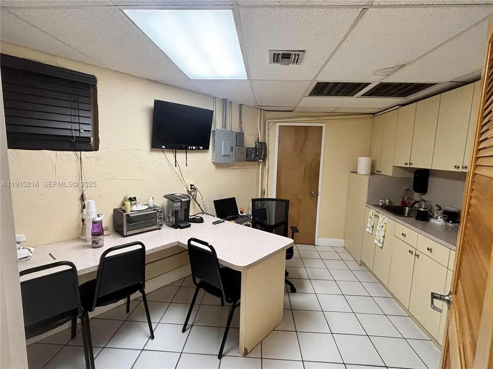 6950 NW 37th Ave, Hialeah FL 33147 photo 5
