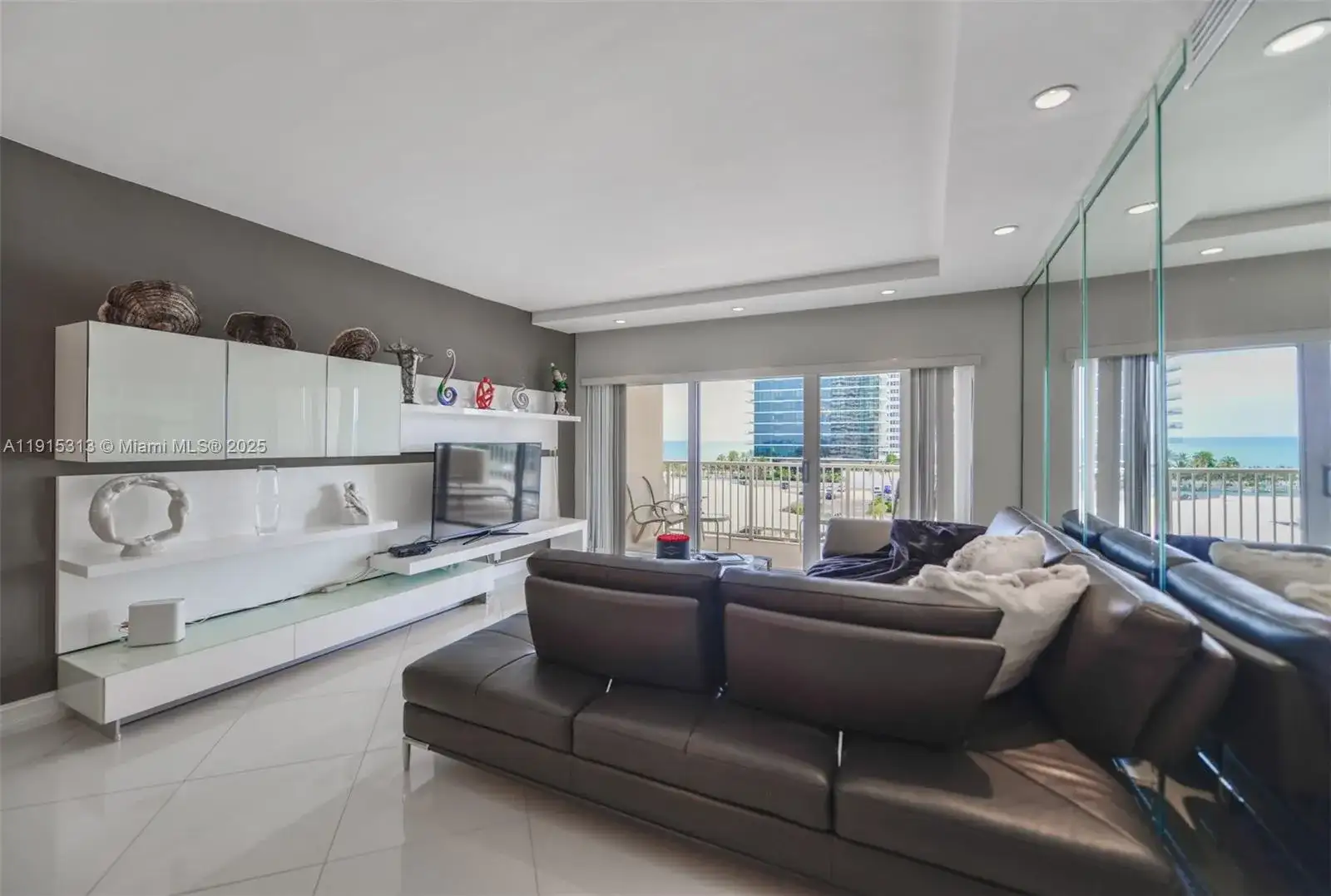 1950 S Ocean Dr # 5G, Hallandale Beach FL 33009 photo 3
