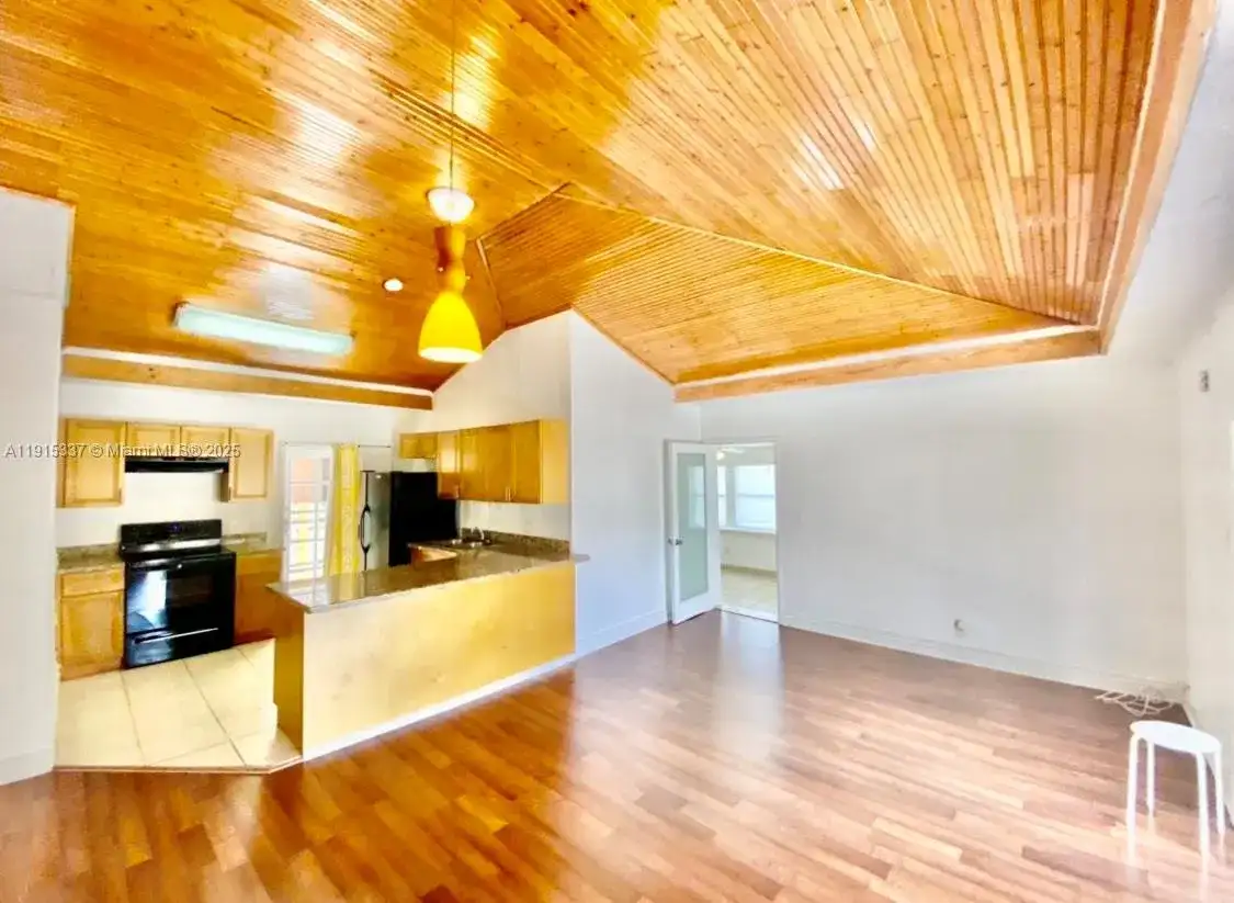 2402 NW 42nd St, Miami FL 33142 photo 3