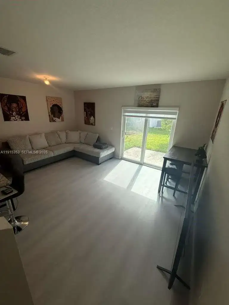 1037 NW 5th St, Florida City FL 33034 photo 3