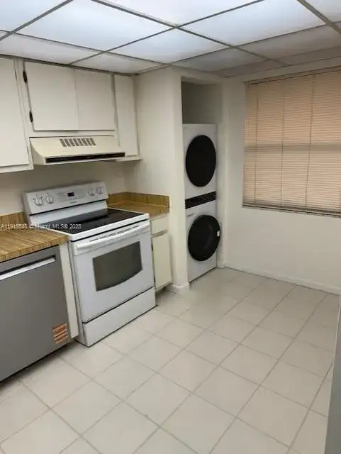 400 Commodore Dr # 108, Plantation FL 33325 photo 2