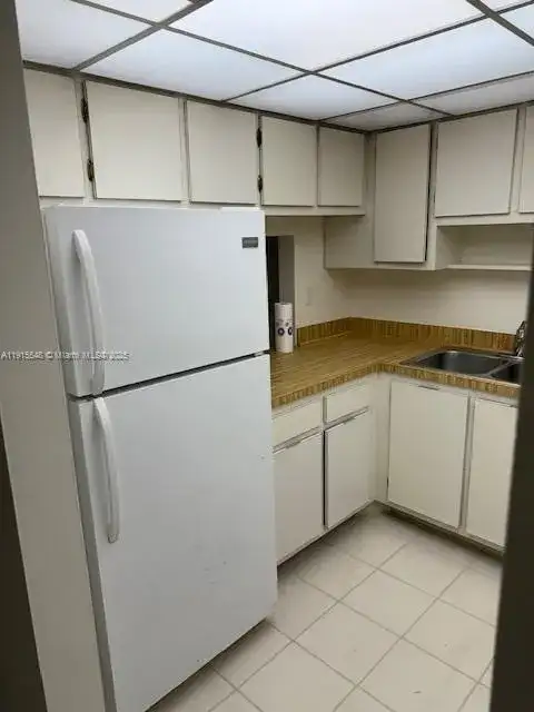 400 Commodore Dr # 108, Plantation FL 33325 photo 4