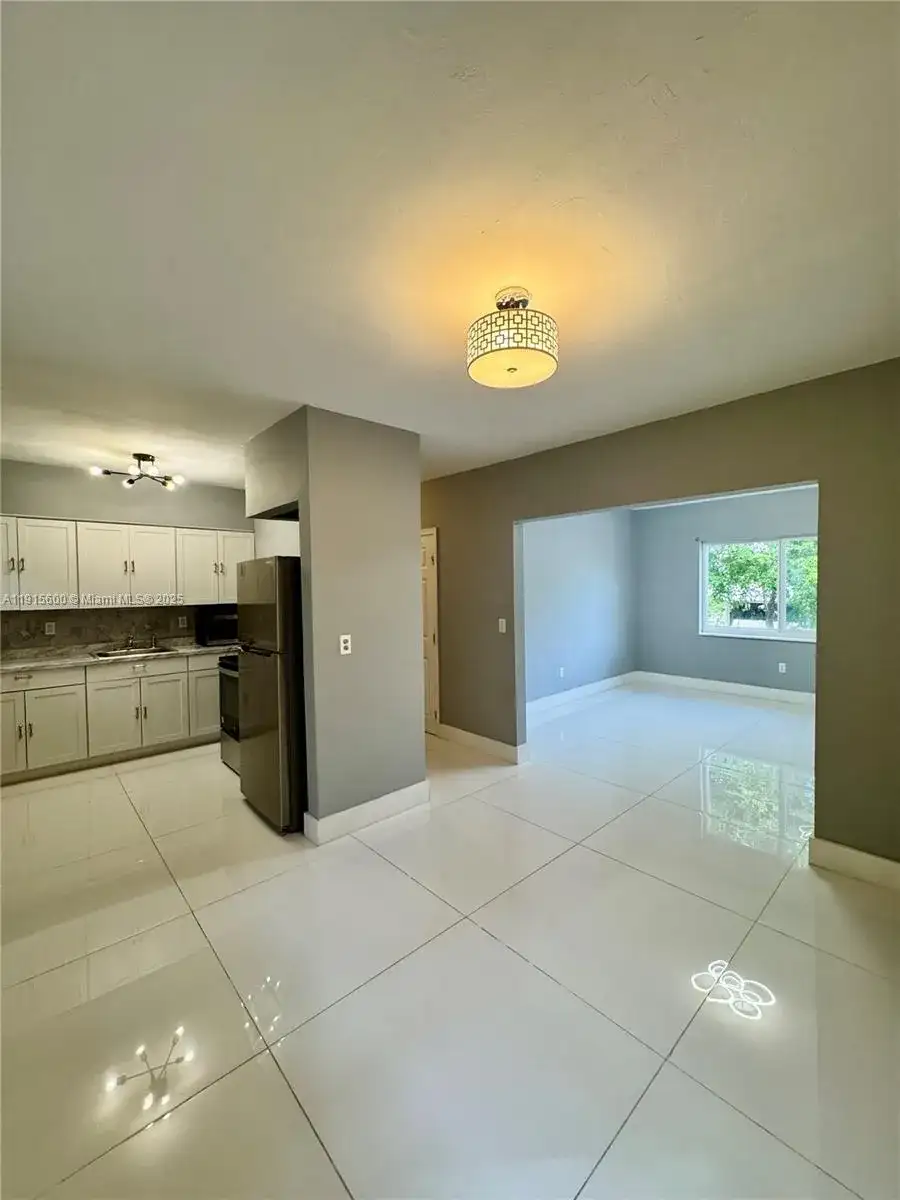 300 Mendoza Ave # 3, Coral Gables FL 33134 photo 2