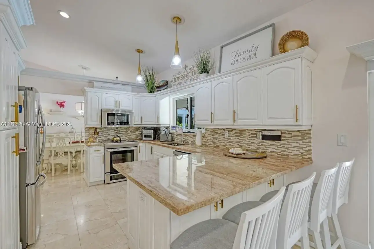 19720 SW 79, Cutler Bay FL 33189 photo 3