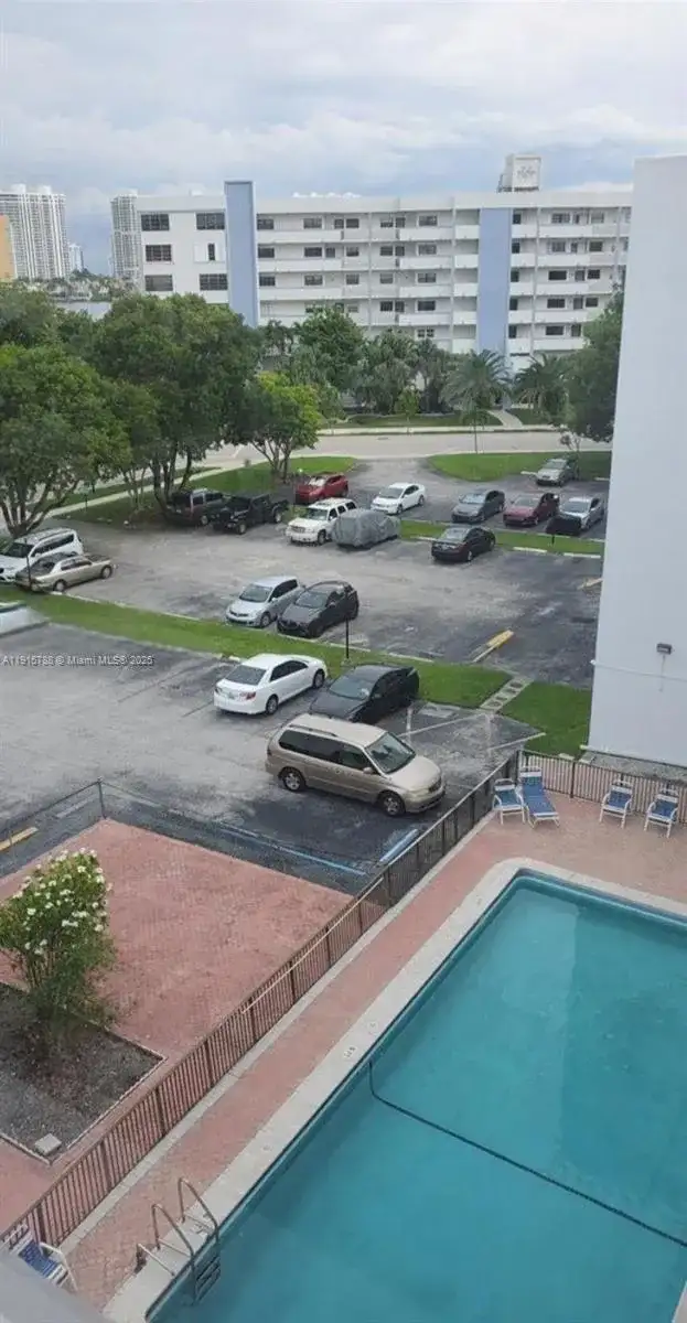 250 180th Dr # 510, Sunny Isles Beach FL 33160 photo 3