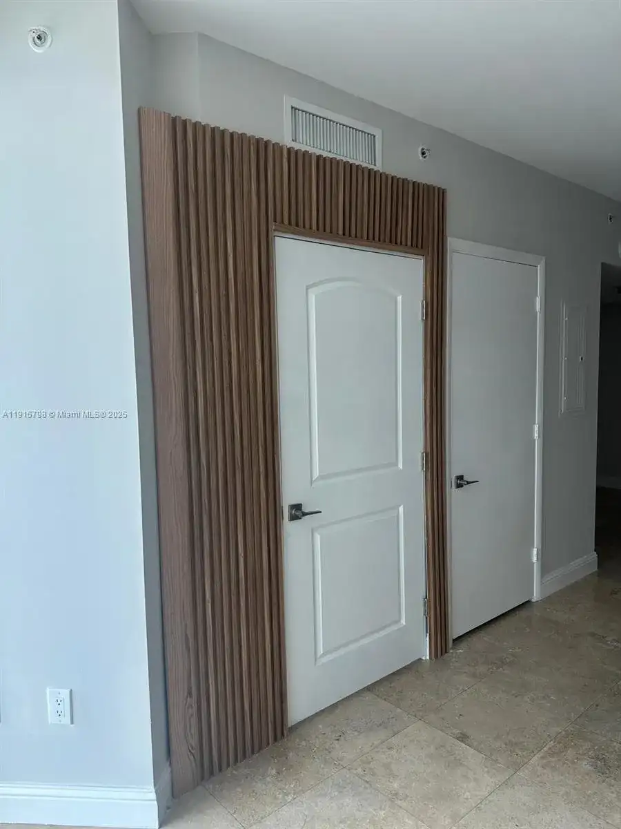 350 S Miami Ave # 1709, Miami FL 33130 photo 3