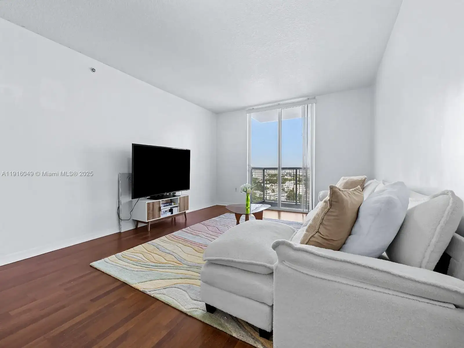 900 SW 8th St # 1208, Miami FL 33130 photo 4