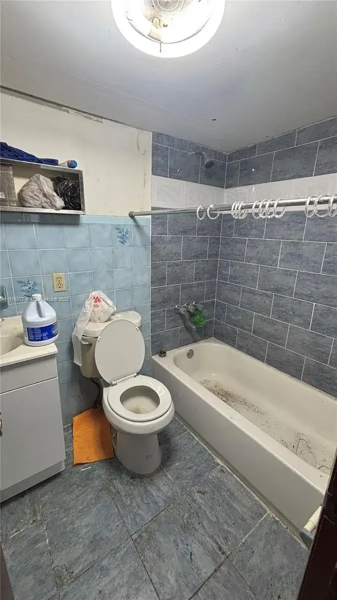 251 W 27th St, Hialeah FL 33010 photo 4