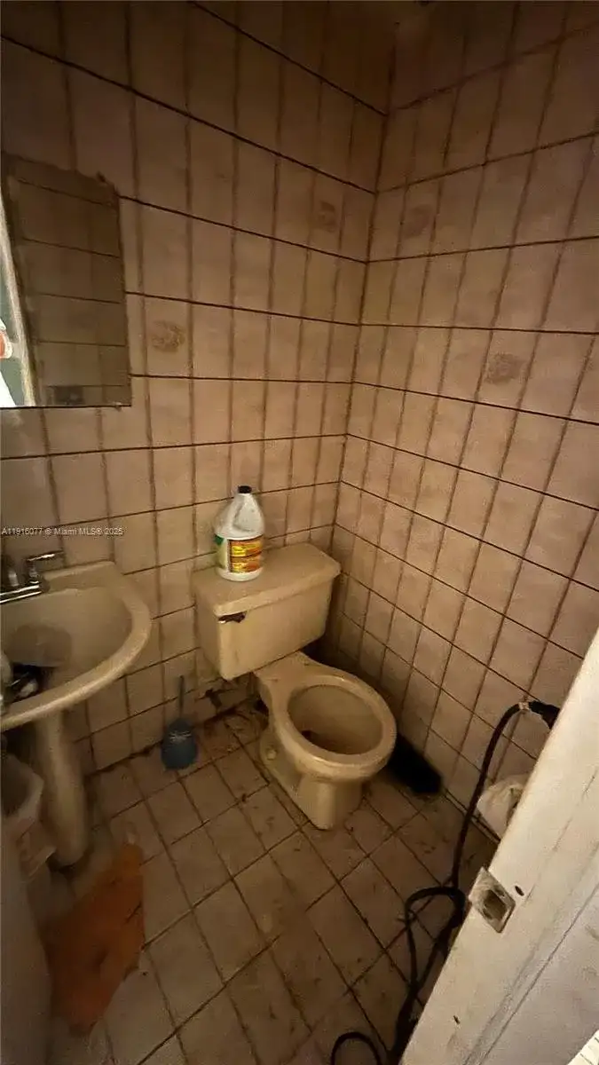 251 W 27th St, Hialeah FL 33010 photo 5