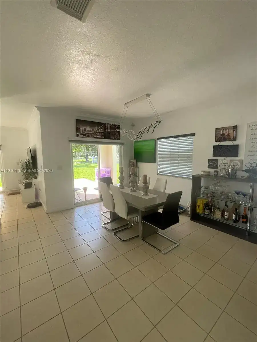 3102 NE 3rd Dr, Homestead FL 33033 photo 3