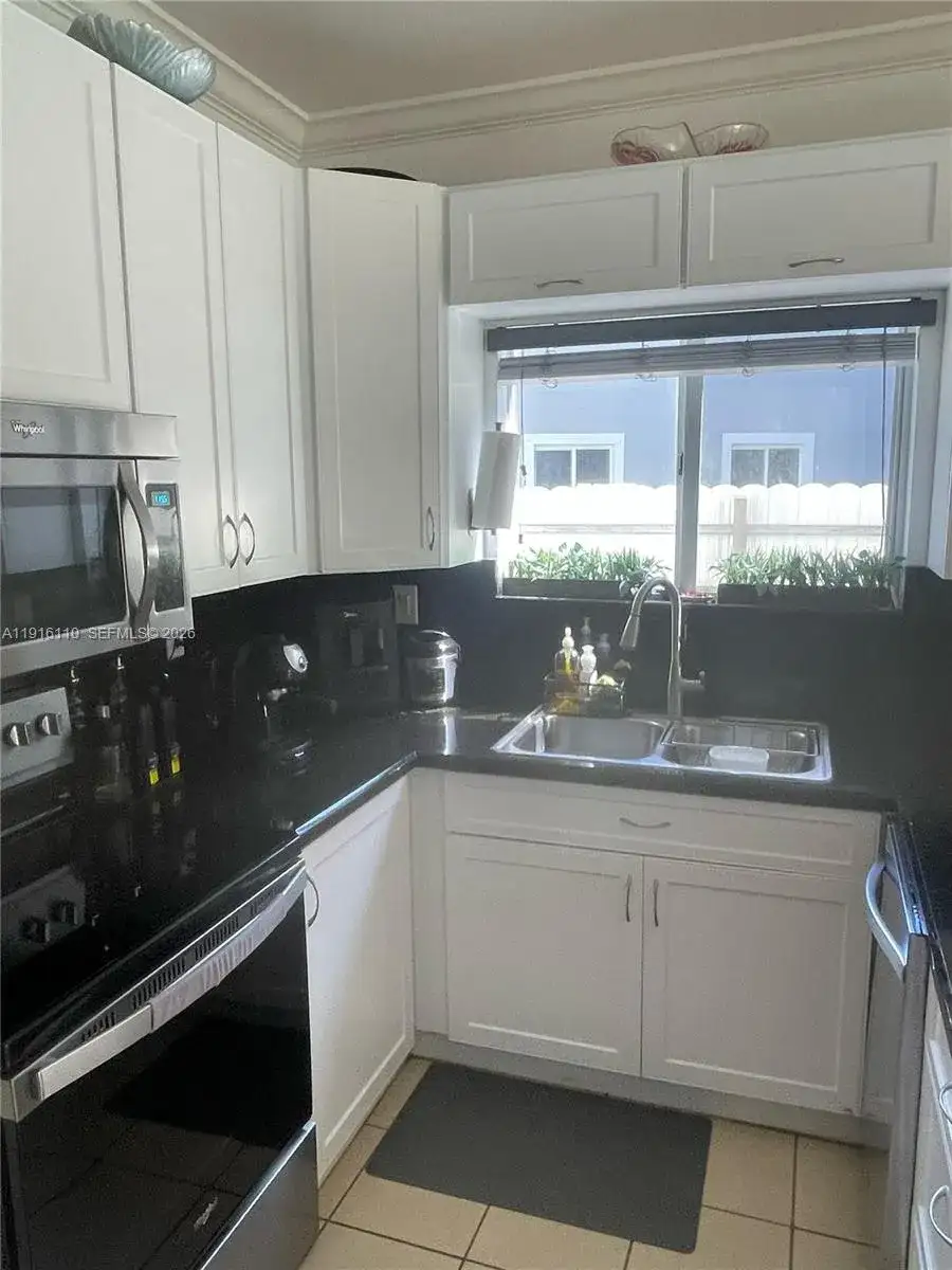 3102 NE 3rd Dr, Homestead FL 33033 photo 4