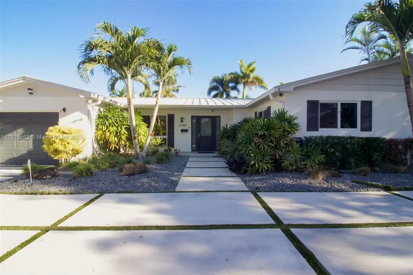 10485 SW 109th St, Miami FL 33176 photo 2