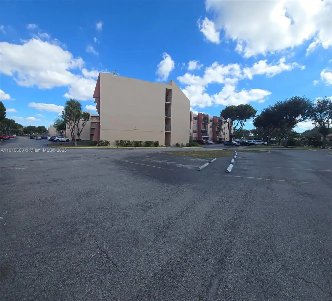 13707 Kendale Lakes Cir, Miami FL 33183 photo 2