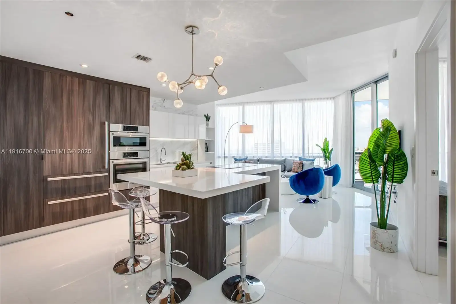 851 NE 1ST Ave # 1810, Miami FL 33132 photo 2