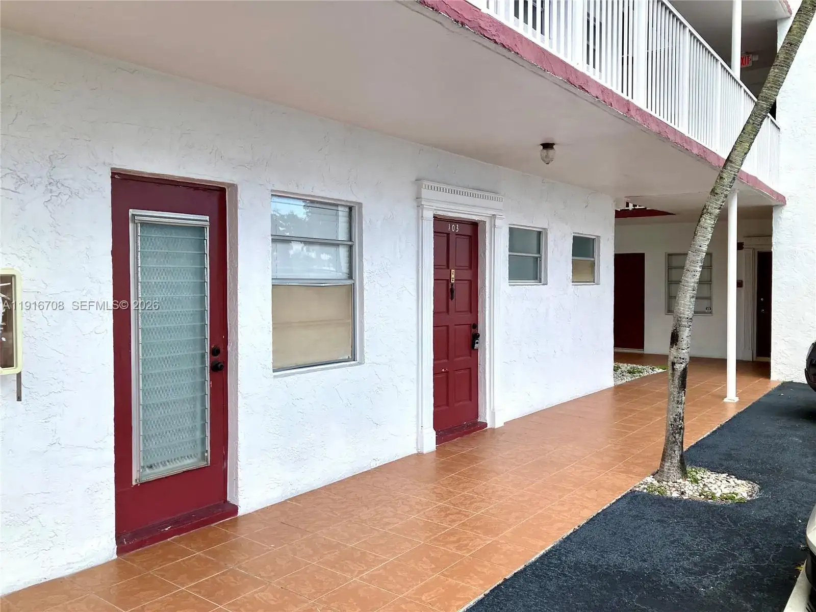 4270 NW 40th St # 103, Lauderdale Lakes FL 33319 photo 2