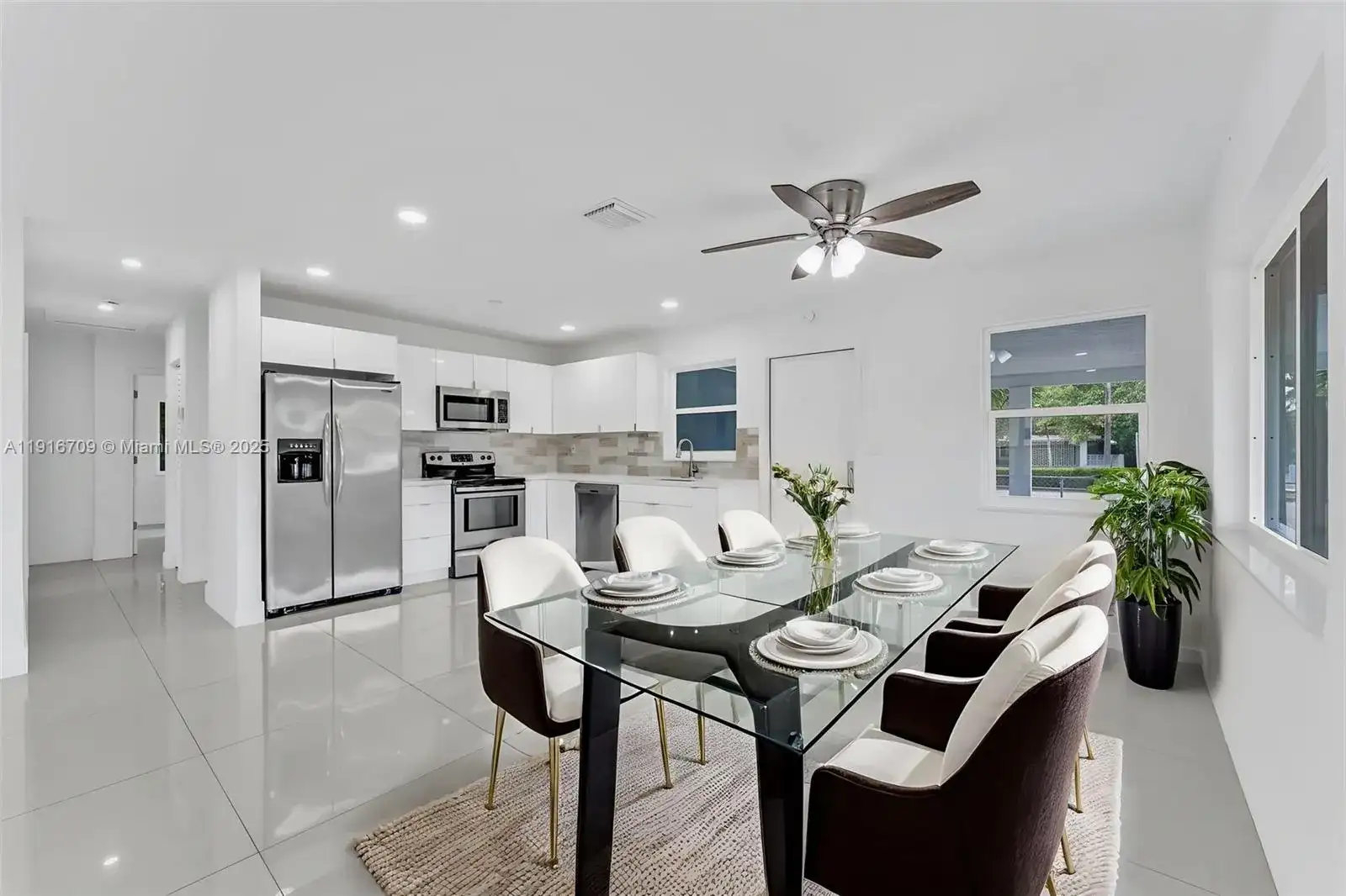 832 NW 28th St, Wilton Manors FL 33311 photo 2