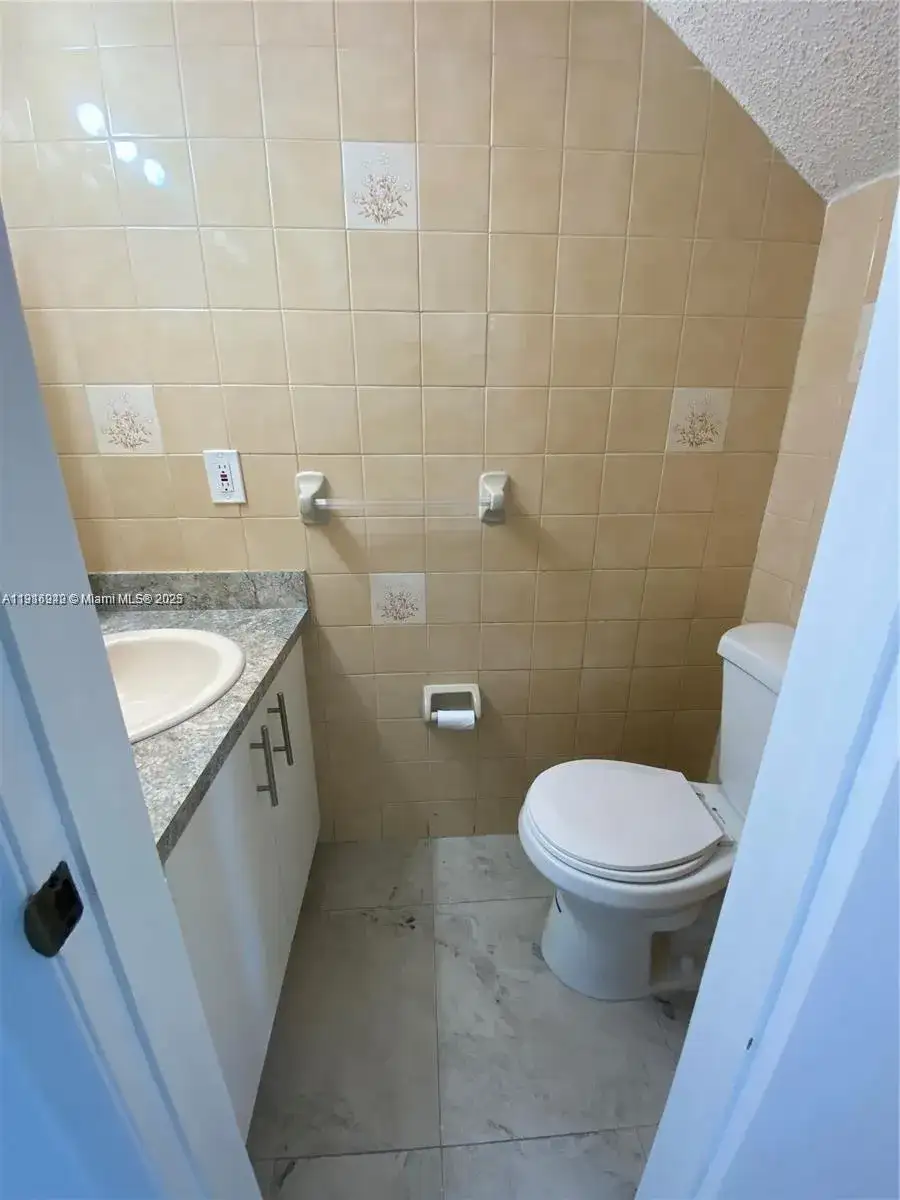 1650 W 44th Pl # 227, Hialeah FL 33012 photo 3