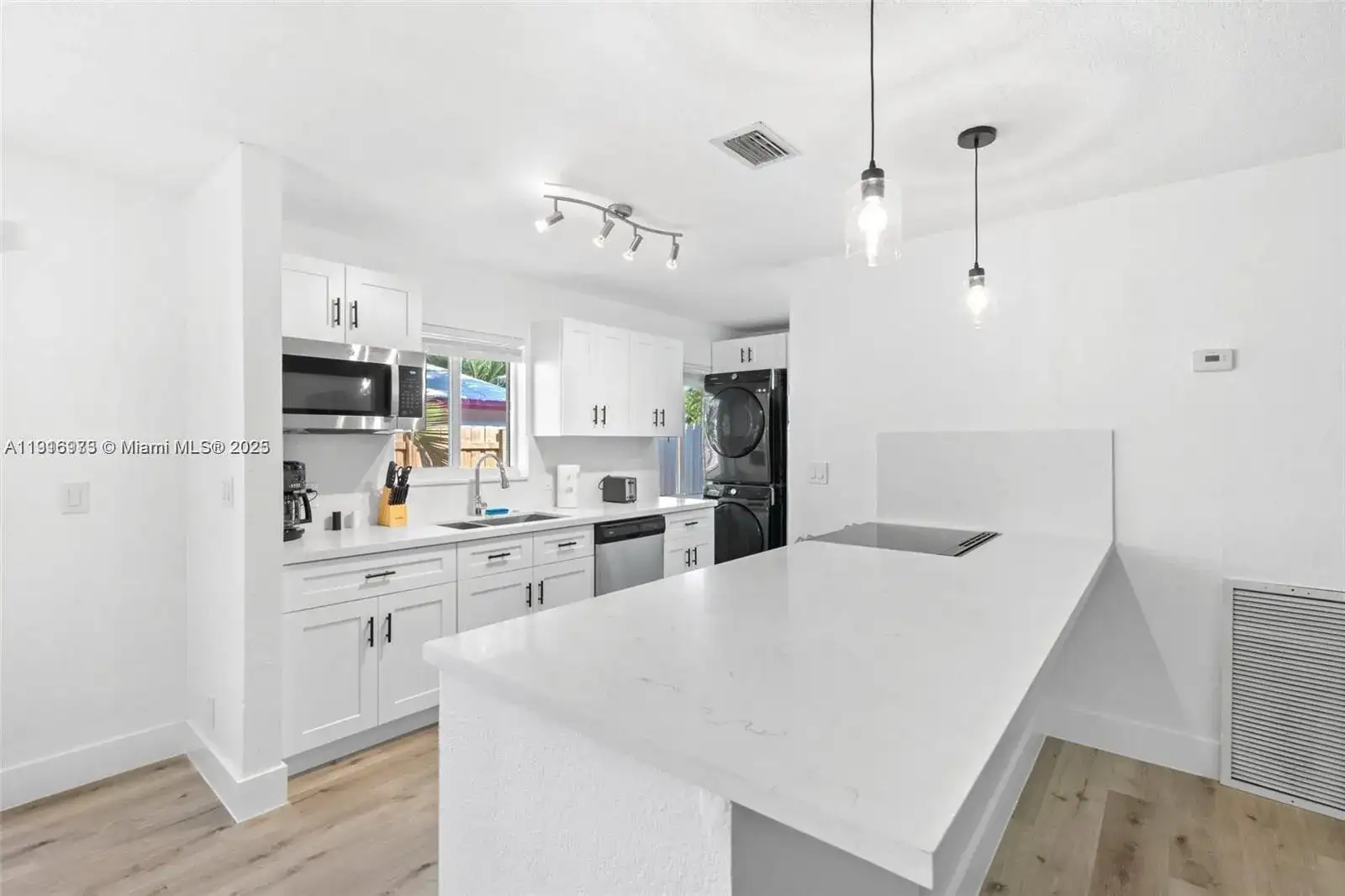 1408 NE 24th St, Wilton Manors FL 33305 photo 3