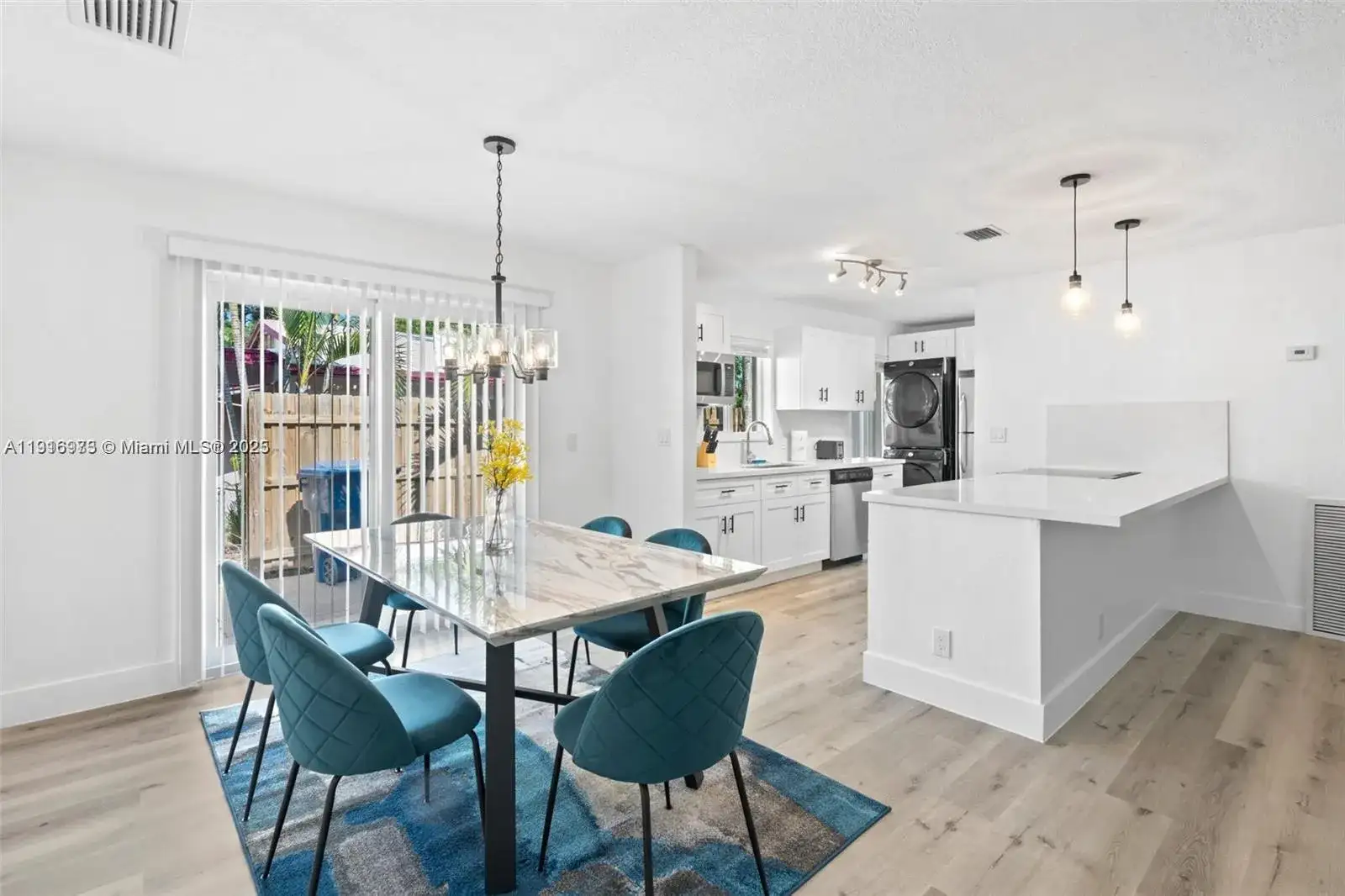 1408 NE 24th St, Wilton Manors FL 33305 photo 4