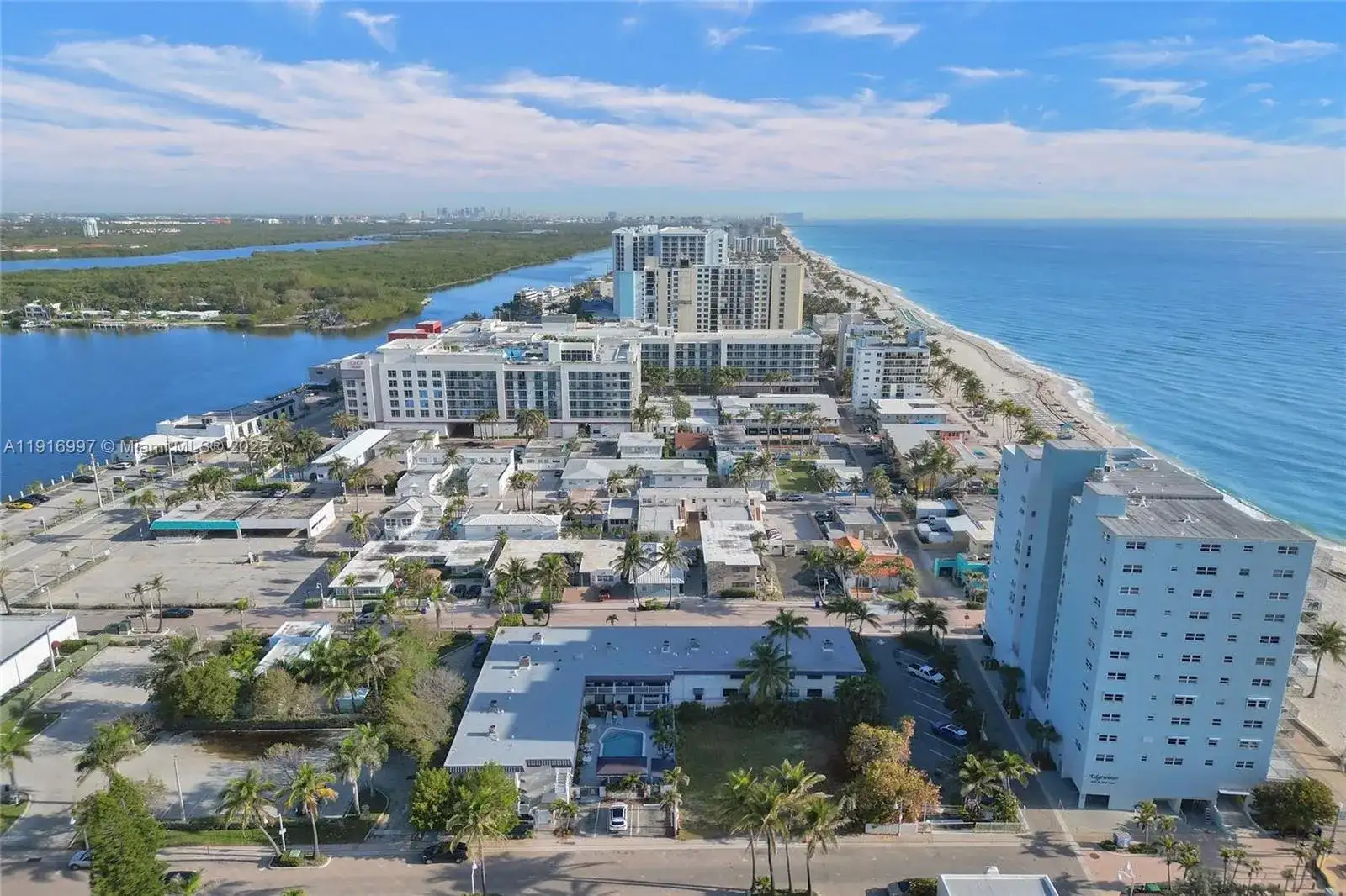 322 Taylor St # 1D, Hollywood FL 33019 photo 2