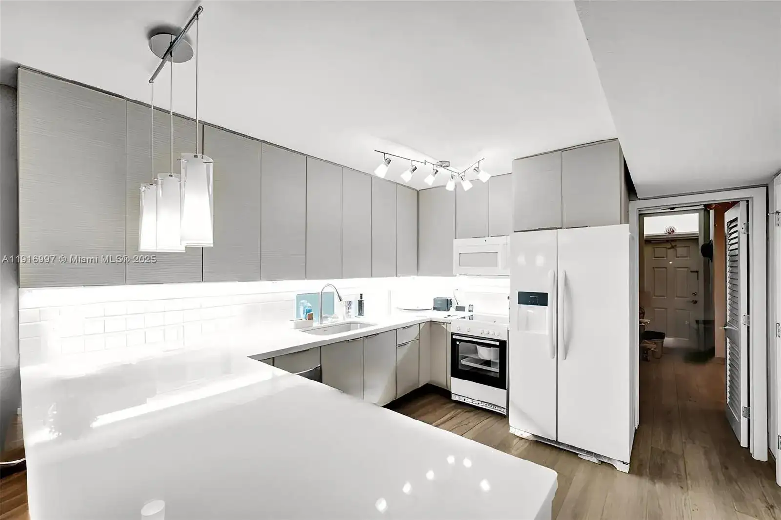 322 Taylor St # 1D, Hollywood FL 33019 photo 3