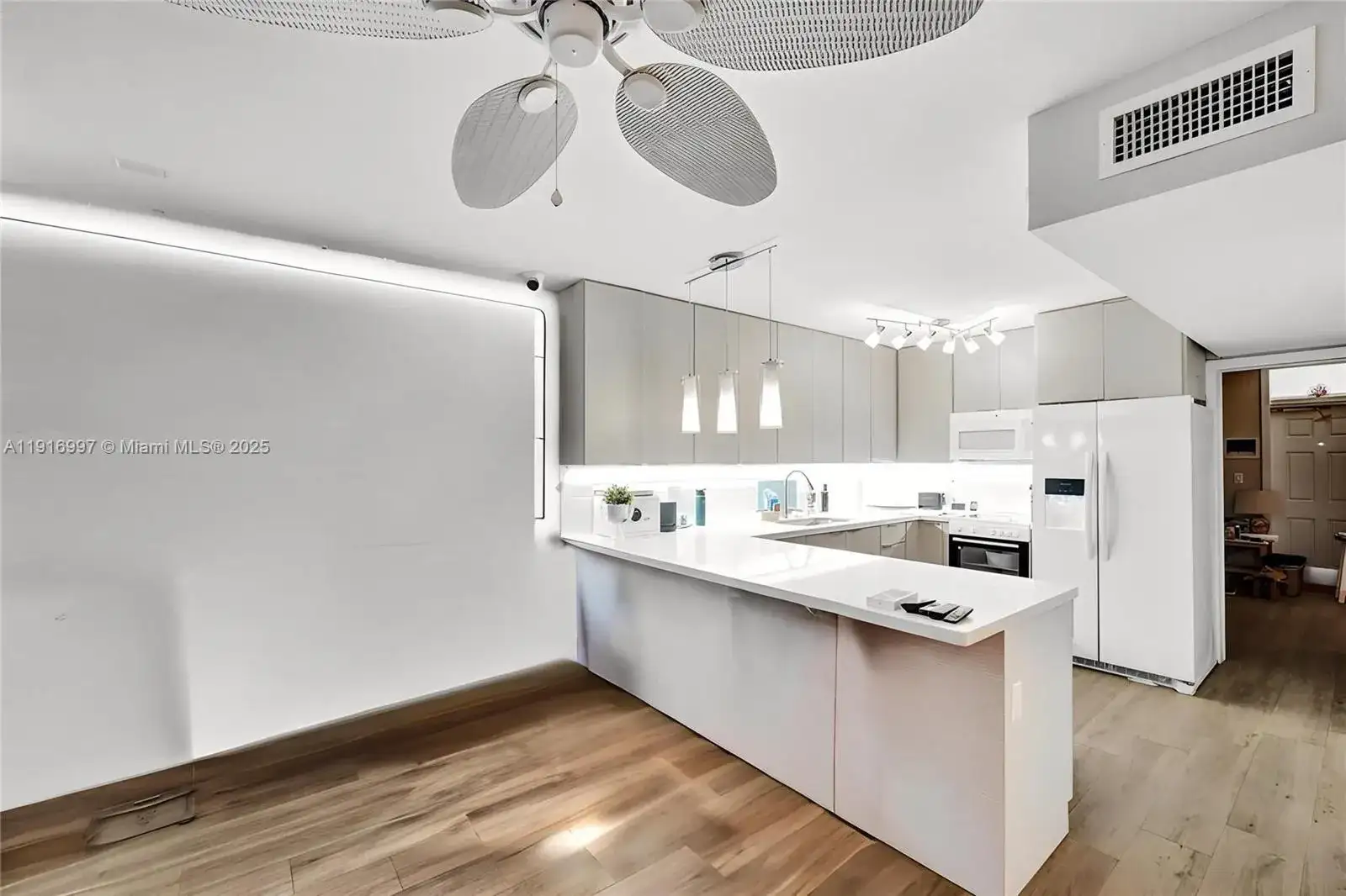 322 Taylor St # 1D, Hollywood FL 33019 photo 4