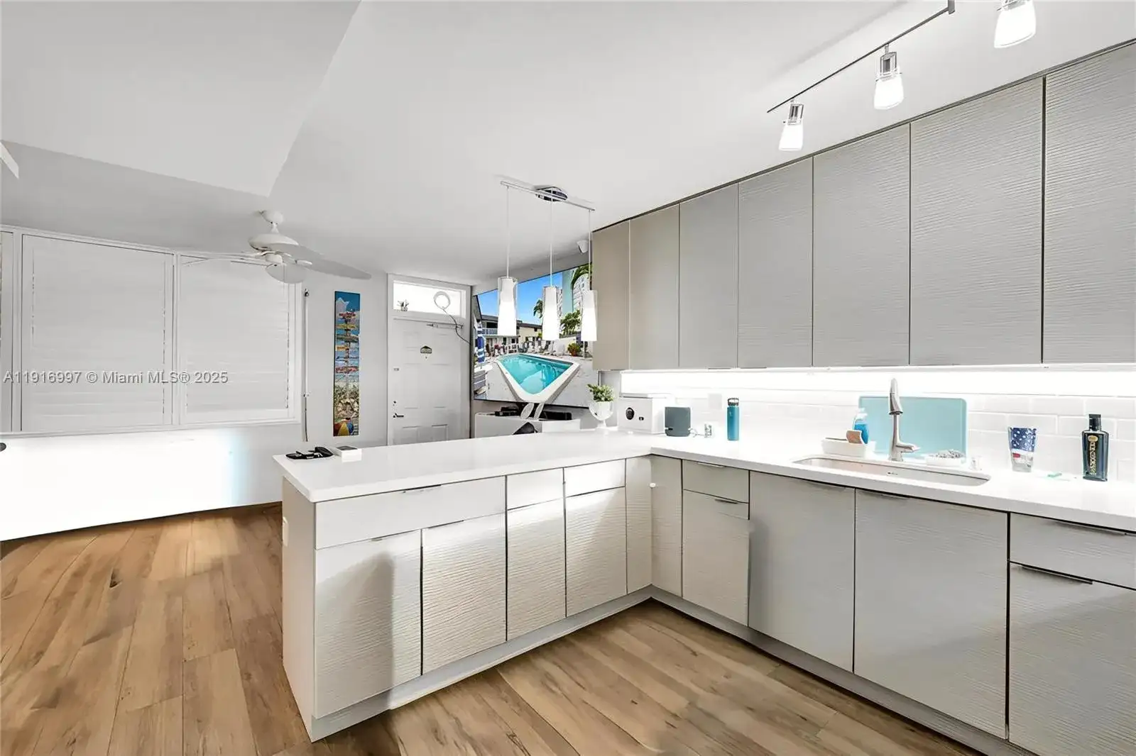 322 Taylor St # 1D, Hollywood FL 33019 photo 5