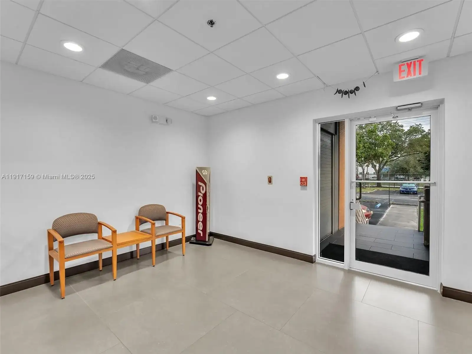 10855 NW 27th St, Doral FL 33172 photo 4