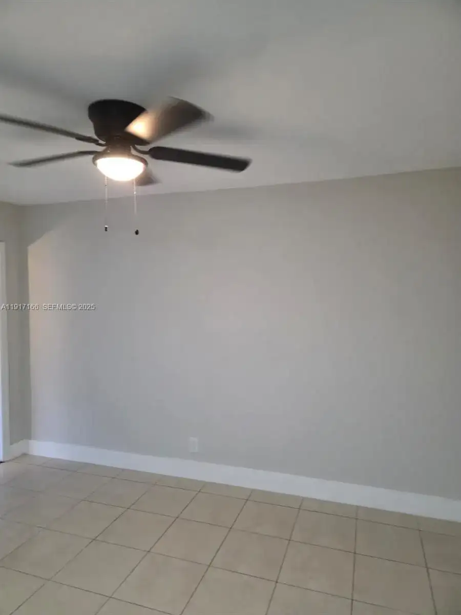 435 NW 41st St # 2, Oakland Park FL 33309 photo 5
