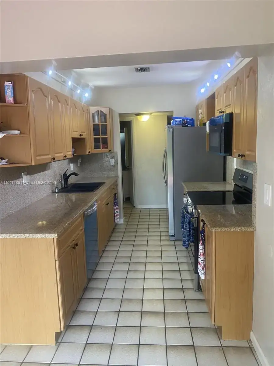 4802 Bayberry Ln, Tamarac FL 33319 photo 2