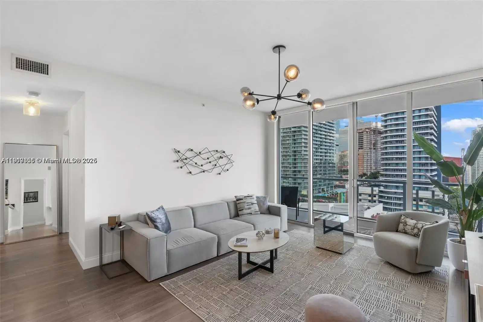 79 SW 12th St, Miami FL 33130 photo 3